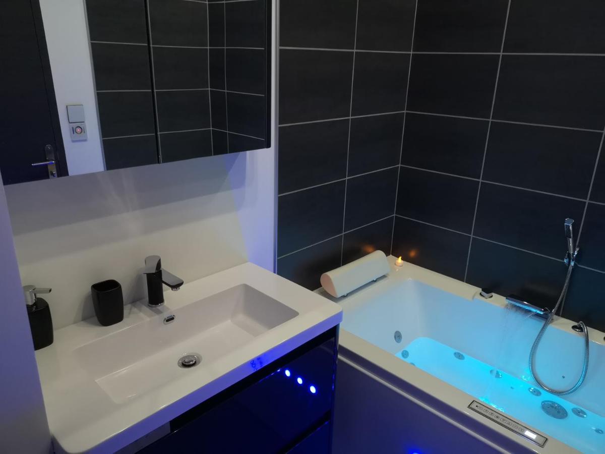 Appartement Moderne Avec Balneotherapie แม-เล-แบ็ง ภายนอก รูปภาพ